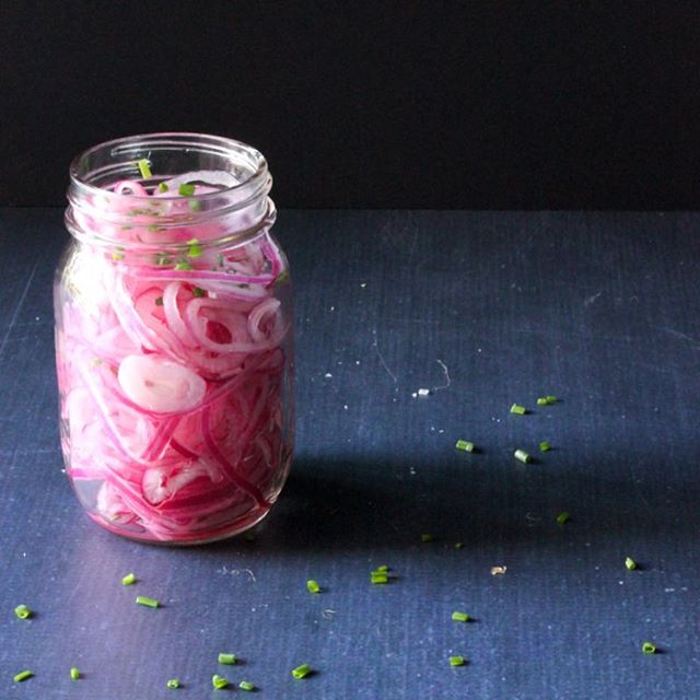  There's something ridiculously beautiful about a quick pickle. Or as my gal @hollyandflora calls em, Quickles.  which sounds dirty, but it's not. #foodgasm #foodpics #foodphoto #foodstyle #foodstagram #foodphotography #nothingisordinary #onmytable #onthetable #bonappetit #f52grams #fbcigers #foodandwine #thekitchn #marthafood #buzzfeedfood #nothingisordinary #thefeedfeed @thefeedfeed #farmersmarket #farmfresh #farmtotable #fall #pickles #fbcigers 