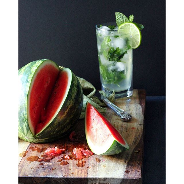  Because it's sunny. #summernotsummer #icarriedawatermelon #recipedevelopment #foodstyling #foodstylist #foodgasm #foodstagram #foodandwine #cocktails #craftcocktails #drinkporn #ingredients #foodblogger #foodblog #bottomsup #bonappetit #f52grams #thefeedfeed @thefeedfeed #buzzfeedfood #cheers #mixology #mixologist #fbcigers #mojito 