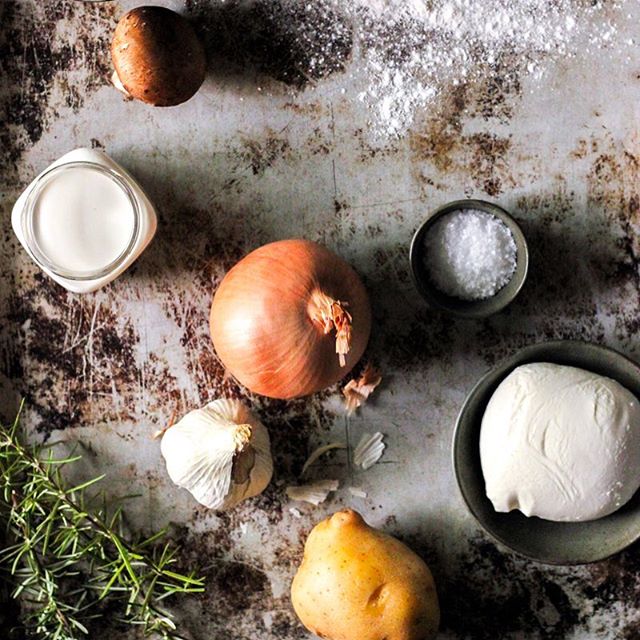  This is happening. #pizzatime #SundaySupper 