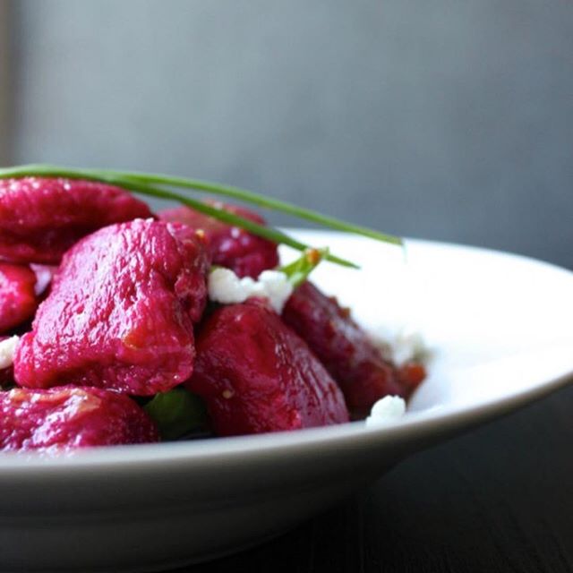  Ah! @foodbloggersca shared my recipe and photo for beet gnocchi on their feed yesterday. So yeah. Now I need to whip up a batch. Or 3. Thanks. For. That. #repost ・・・ Day 3 of Pasta Week and today it's gnocchi! Look at this beautiful beet gnocchi from @kristy_gardner. You can get this recipe along with links to tutorials and more recipes from the live link in our profile. #fbcigers #pastaweek #pastadishes #gnocchi #pastarecipes 