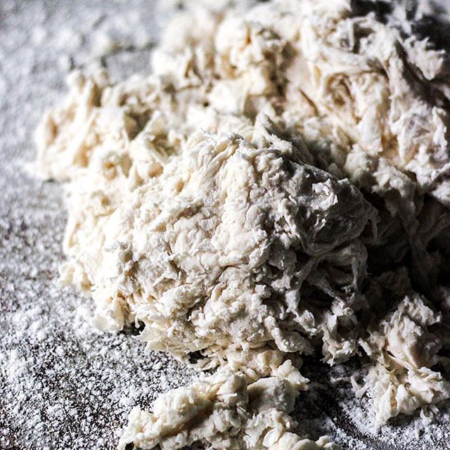 Quick: What goes on pizza??? This heaping pile of sexy is about to become one. Or 'za as I affectionately call it in my tiny ass West End apartment. But I don't know what toppings to use. Help meeeeeeee! 🍕🍕🍕 #pizzalover #pizzaparty #pizza