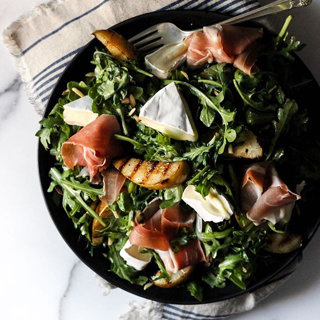 My drunk grilled pear & Brie salad was one of the last recipes developed for #CookingWithCocktails; it’s also one of my favourites. 🍐🥂🧀 It’s a saucy little platter of crisp peppery arugula, pear booze (that’s a thing), smokey grilled pear, toasted almond slivers, thinly shaved prosciutto, and a butt load of oozy Brie. Because when it comes to Brie, only a butt load will do. Are ya with me?? If not cheese, what do you appreciate a butt load of?? 🙌🏻😜💚 Full recipe in the #cookbook - link in profile.