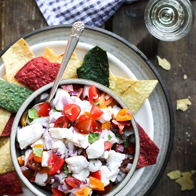 If fish could be ingested like a tequila shot - straight down the hatch - it would be in the form of ceviche.  Whenever I think of ceviche, my mind travels back to Mazatlán 🍹🌴☀️ To this day, the flavours haunt me like a sexy dream... I just want to go back to sleep and get it on. Barry White style. So to satisfy that urge, there’s One Tequila, Two Tequila, Three Tequila, Ceviche! Bottoms up, friends. 🍸🍸🍸 Recipe in #CookingWithCocktails ✨💚✨#Cookbook #Friyay